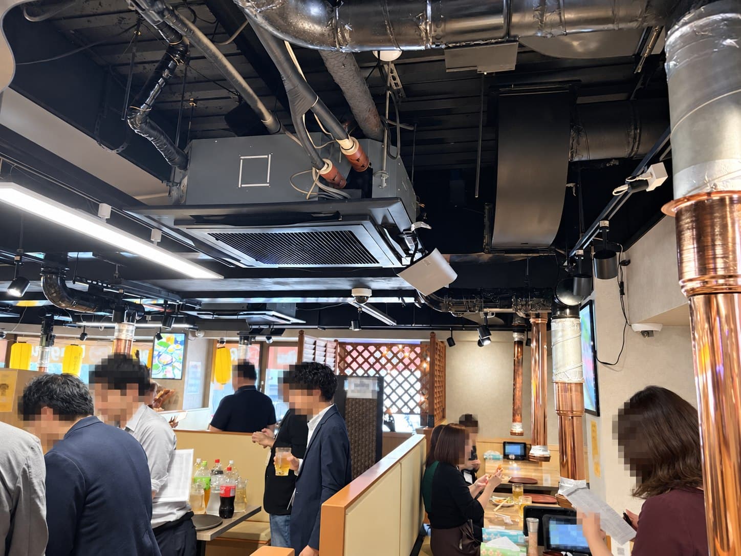会場内で同時に生まれる交流の様子