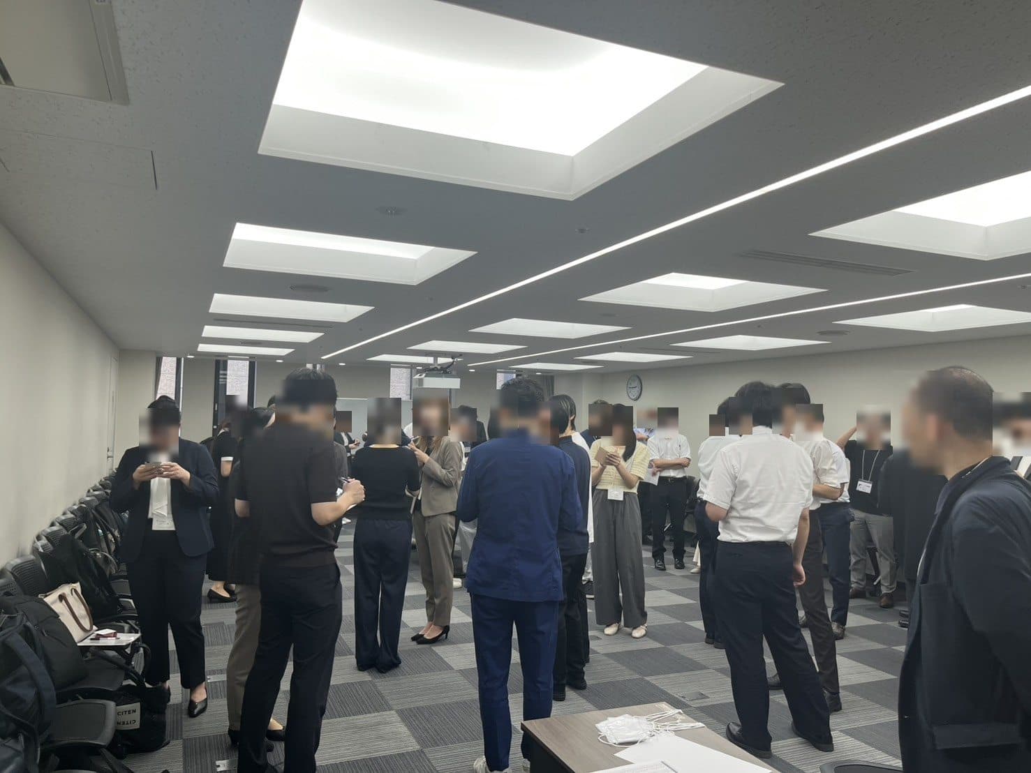 参加者同士が情報交換する第5回SES営業交流会の様子